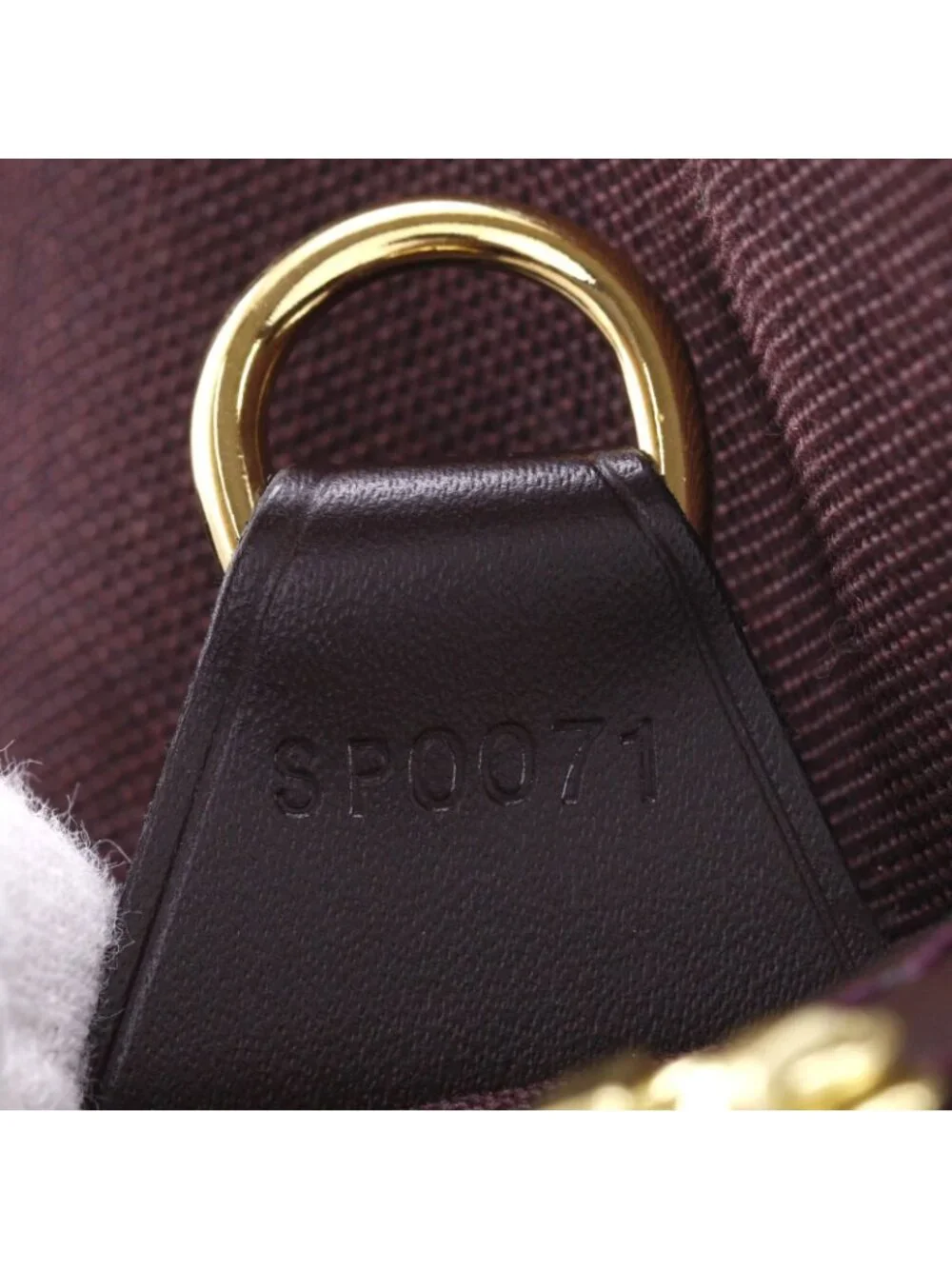 Louis Vuitton Yaranga Taiga Acajou Wine Red Shoulder Bag